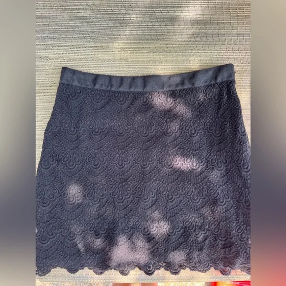 Black lace JCREW skirt. Size 0 - Picture 1 of 3